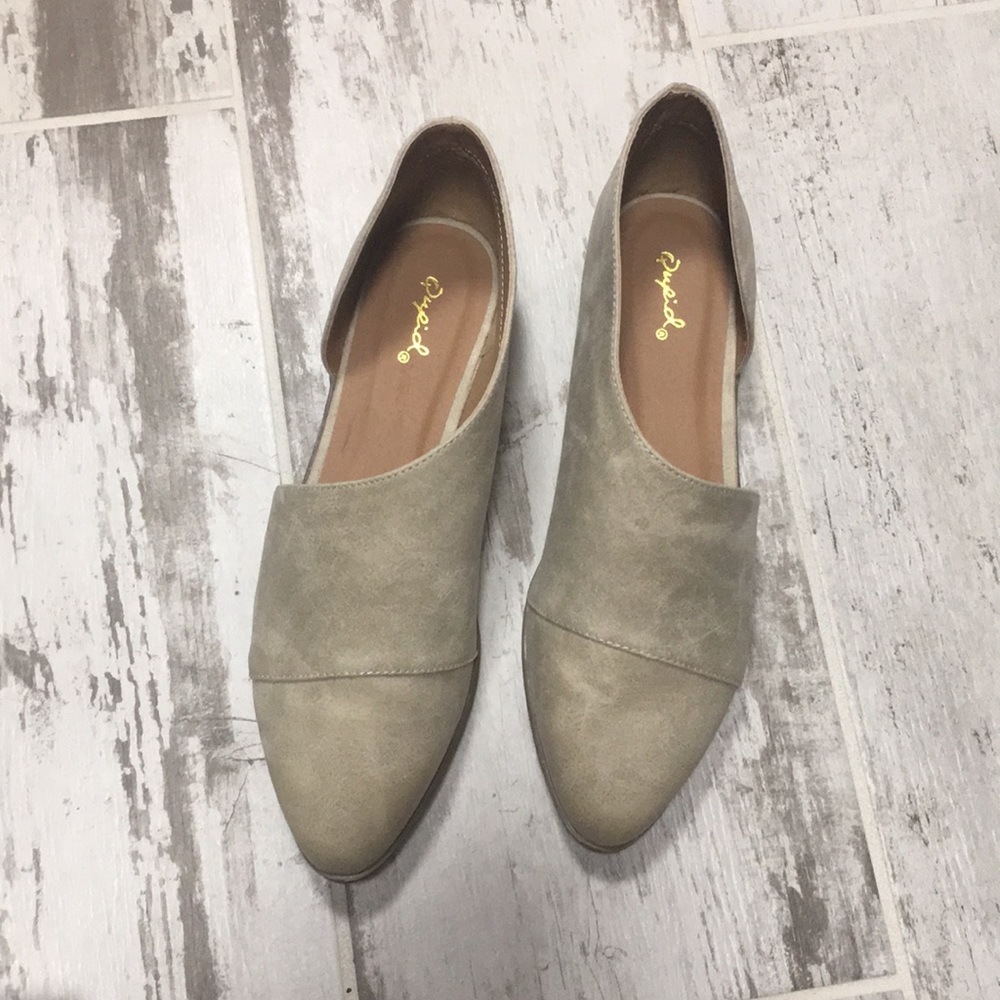 Shoes size 9 color stone NWOT